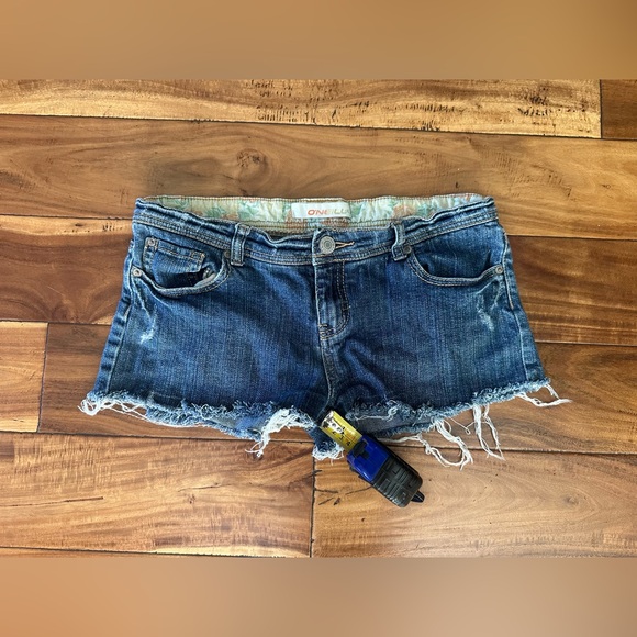 O’Neill Low Rise Denim Cutoff Shorts Size 7 - Picture 5 of 6